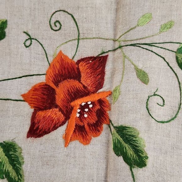 Vintage flower embroidered linen set of two pillow cases covers - Picture 3 of 7